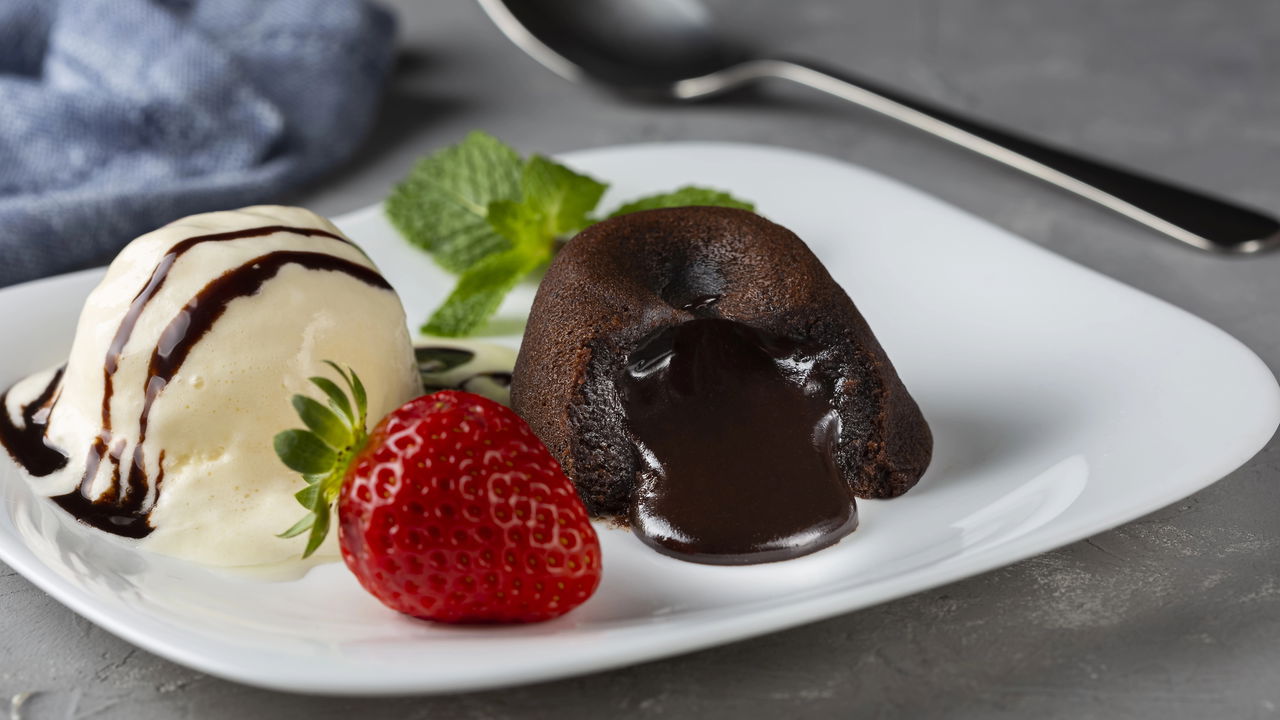 Chef em casa! Como fazer petit gateau digno de restaurante com apenas 7 ingredientes