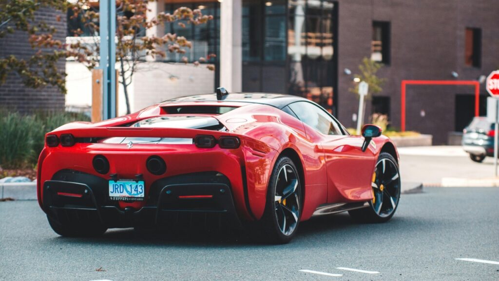 Os 3 carros mais caros que você vê rodando no Brasil