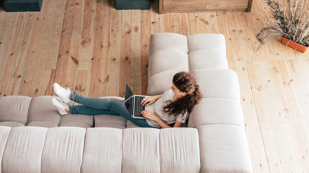 Erro comum na limpeza destrói pisos de madeira em semanas