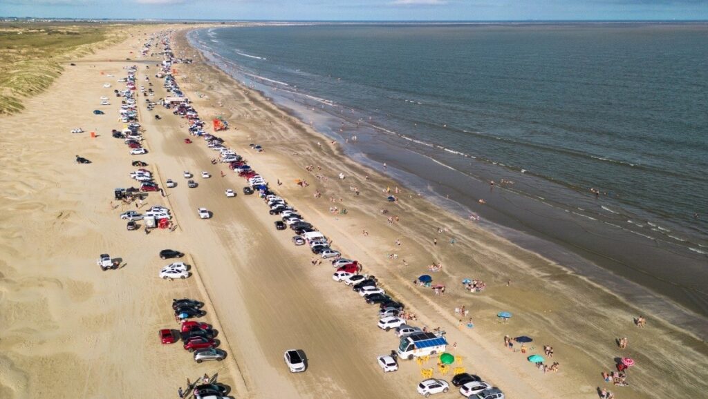 A maior praia do mundo fica no Brasil e você não sabia