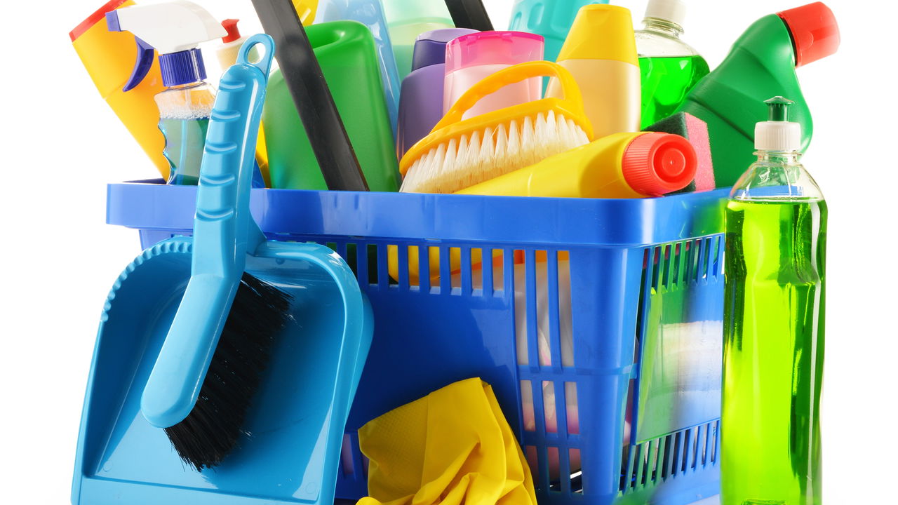 Os melhores truques para economizar com produtos de limpeza