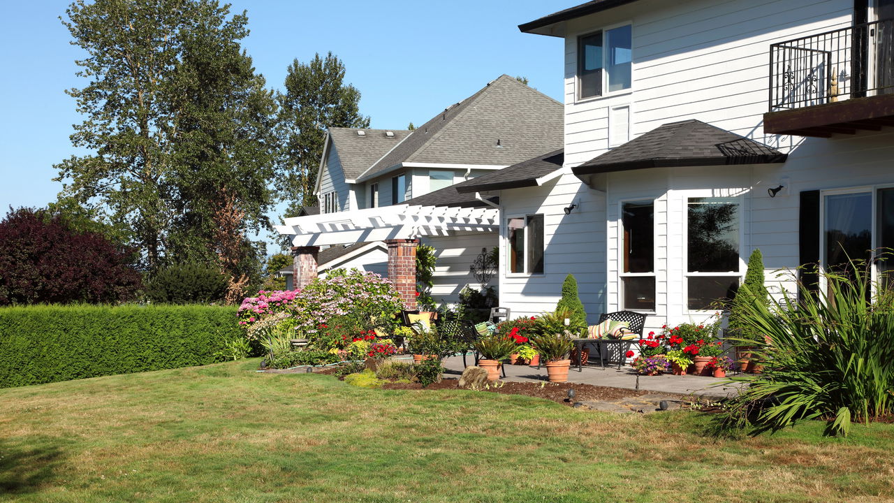 Quintal organizado com materiais que duram muito mais