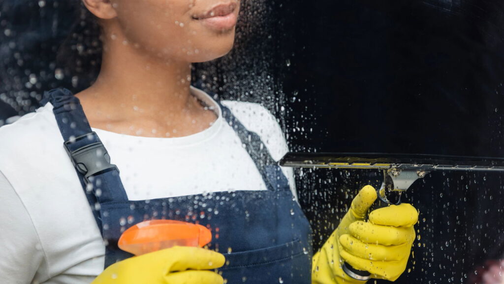 Rodo de limpeza certo faz diferença na segurança do lar