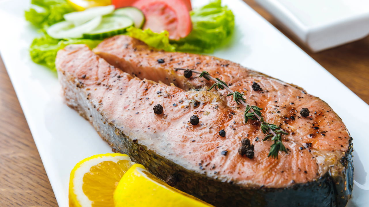 Salmão suculento com molho de vinho branco