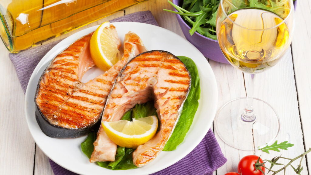 Salmão suculento com molho de vinho branco