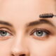 Motivo silencioso destrói cílios e sobrancelhas em pouco tempo