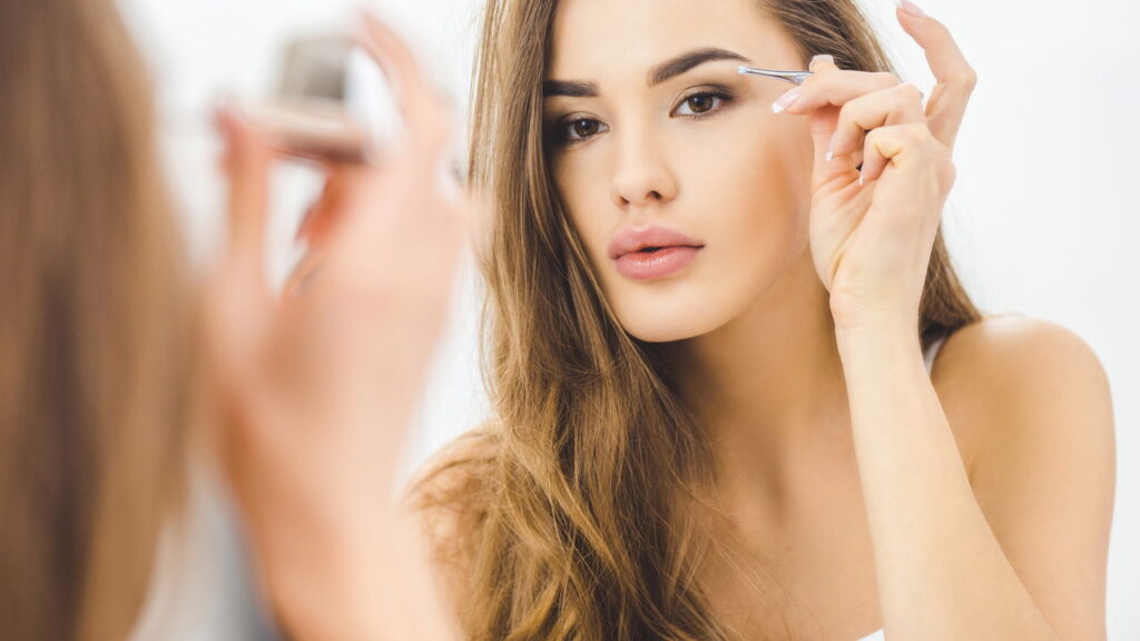 Motivo silencioso destrói cílios e sobrancelhas em pouco tempo