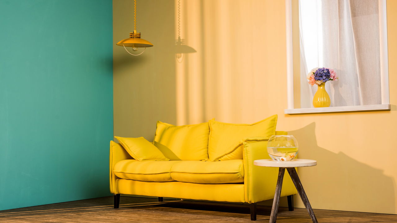 Sofá impecável! O guia completo para higienizar cada tipo de tecido em casa!