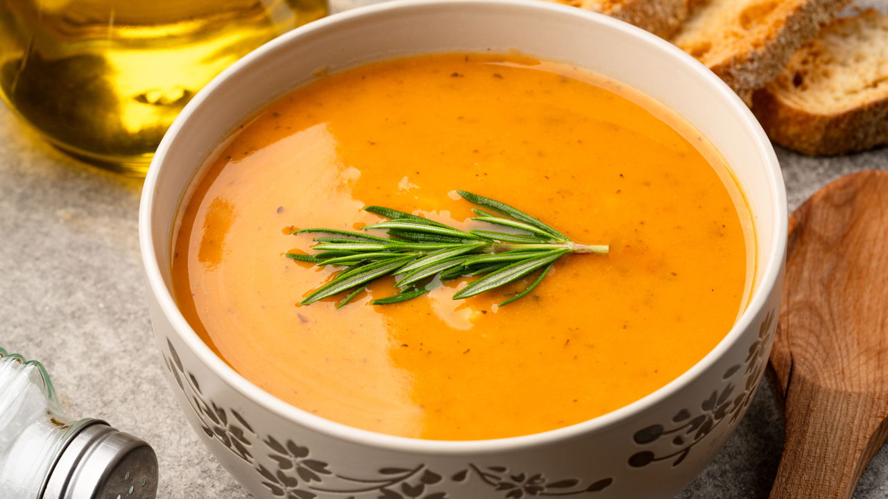 Essa sopa de abóbora turca virou febre nas redes sociais