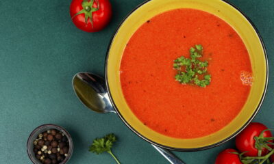 A sopa de tomate mais fácil e deliciosa que existe