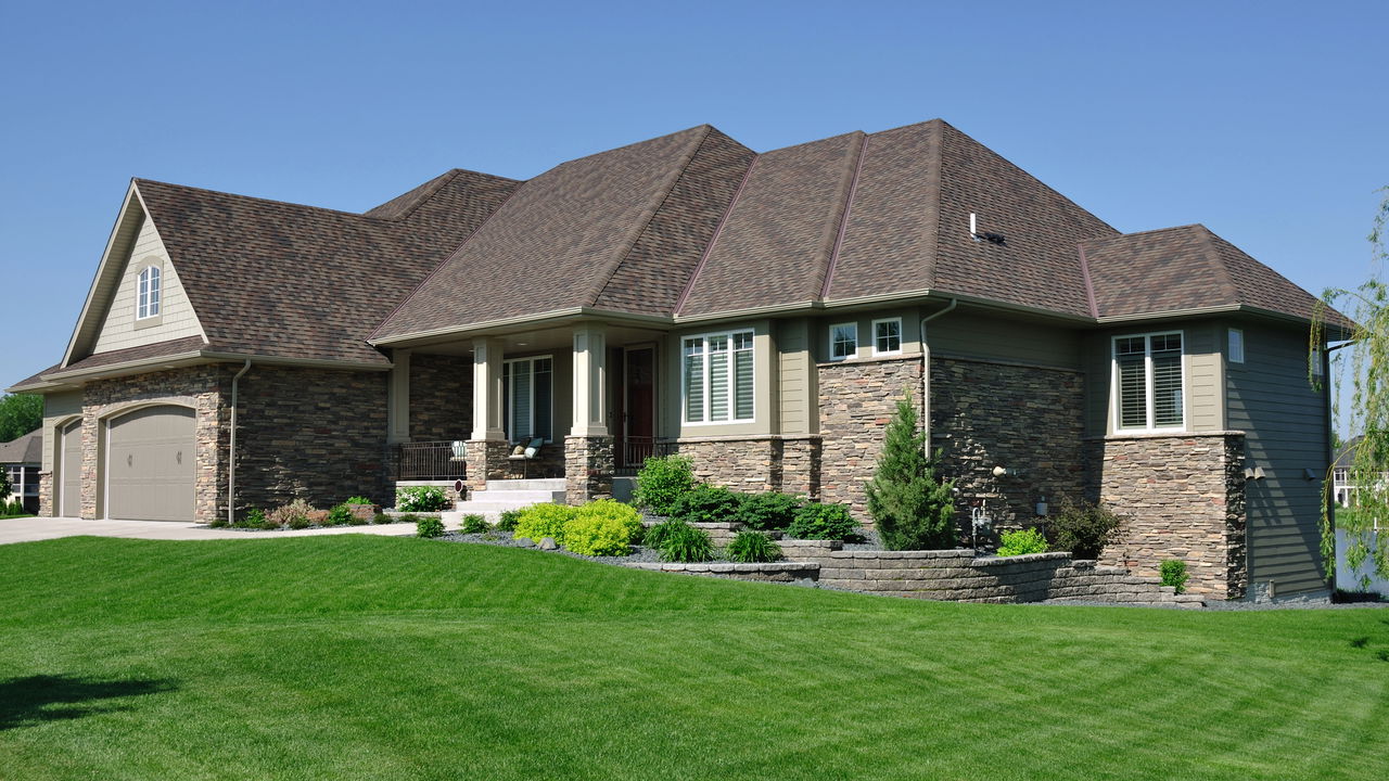Tendência discreta que transforma casas comuns em modernas