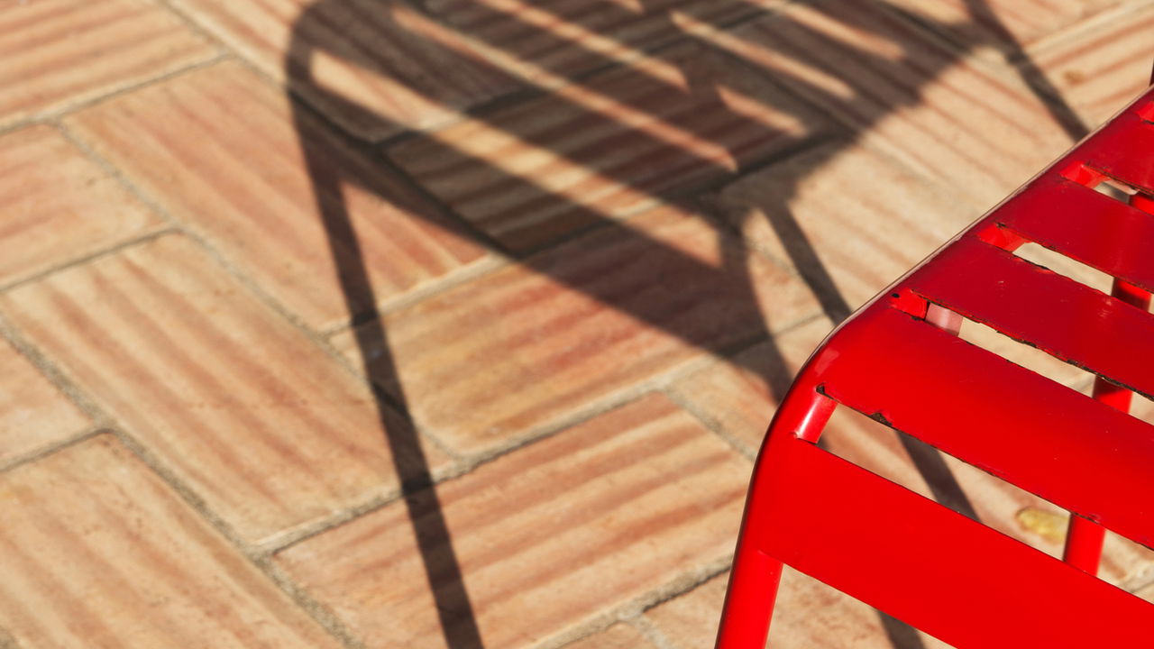 Cadeira que virou ícone mundial continua dominando decorações