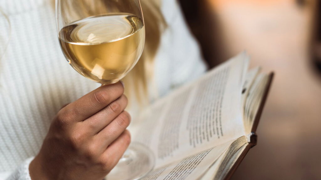 Este estudo diz que vinho branco protege o coração
