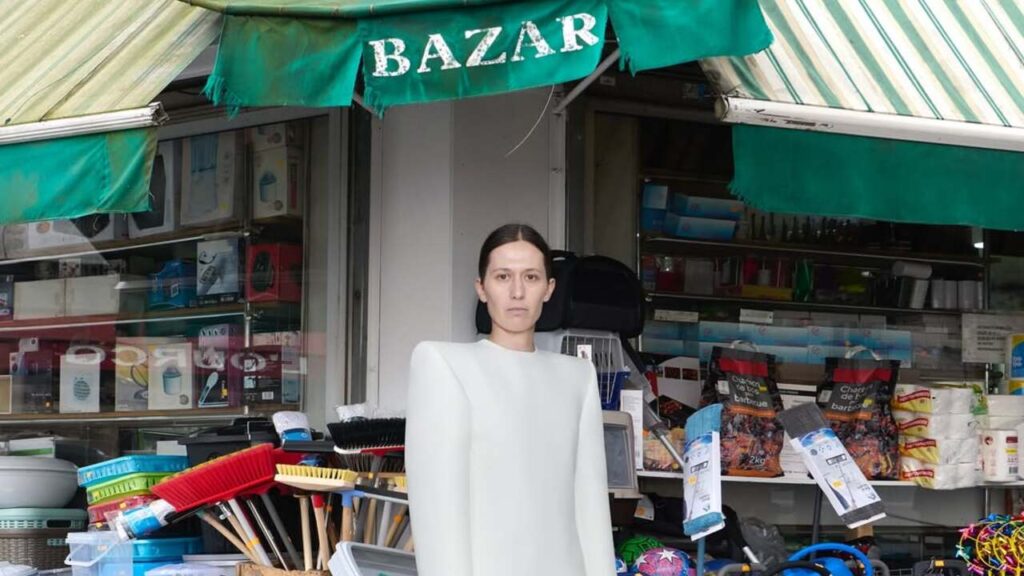 O retorno triunfal da alta-costura sob o olhar inovador de Demna Gvasalia!