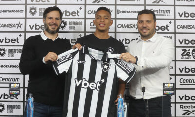 Jordan Barrera é apresentado oficialmente pelo Botafogo