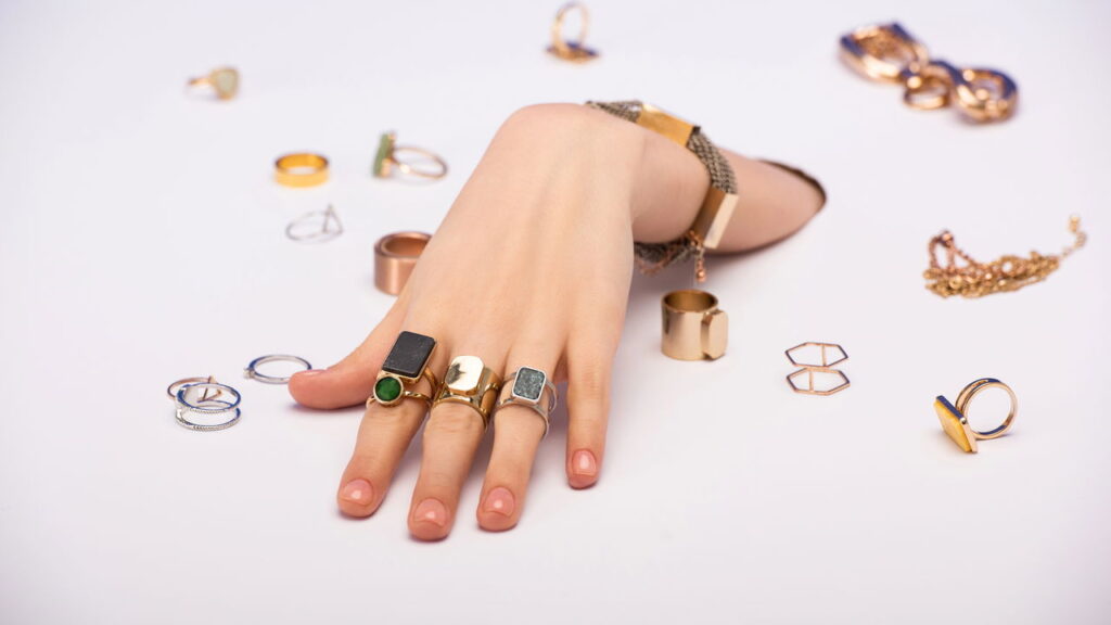 Acessórios de inverno 2025 misturam elegância e inovação