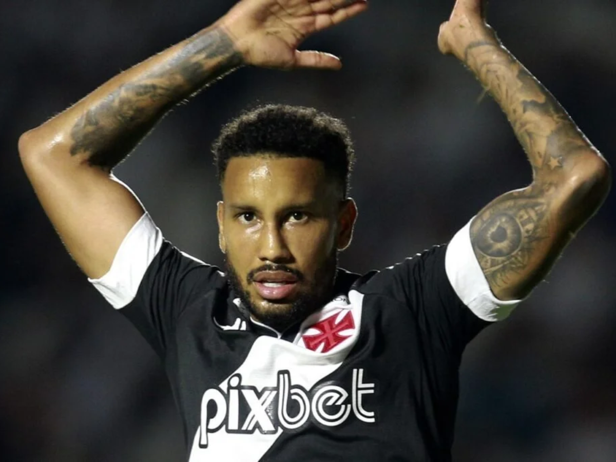 Jair em atuação pelo Vasco