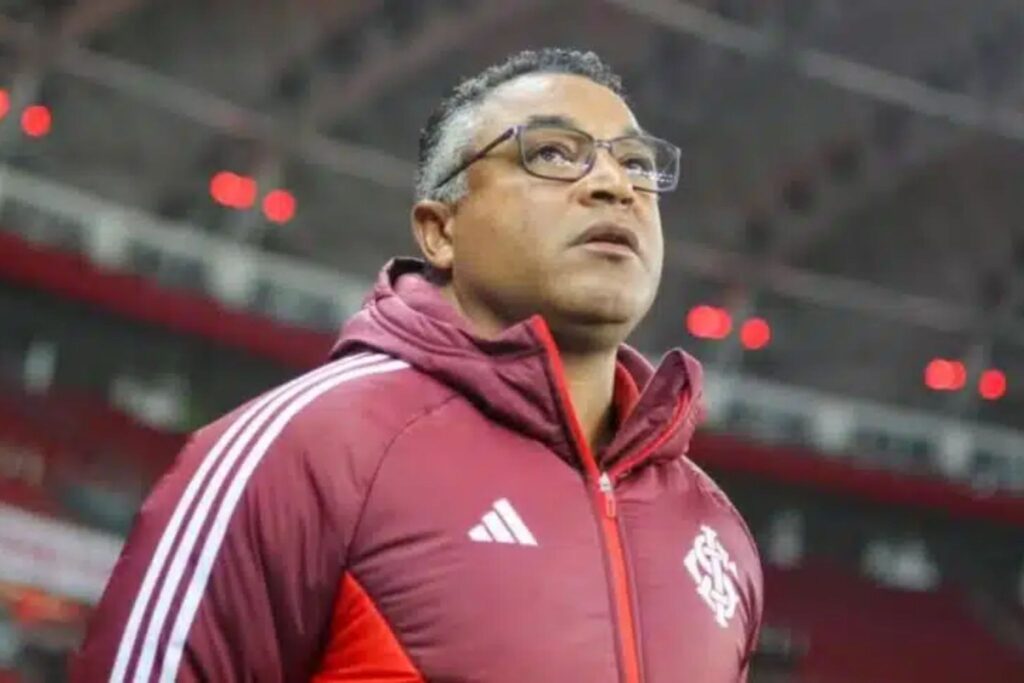 Paulo aposta em ex-técnico do Internacional após saída de Crespo