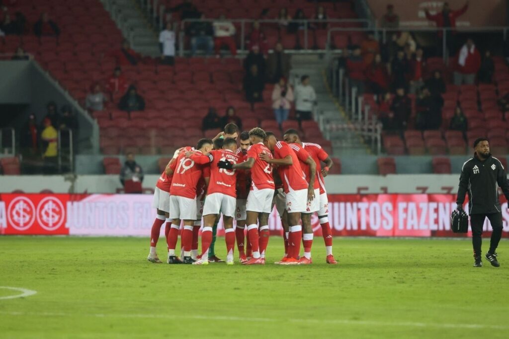 Elenco Internacional polêmica