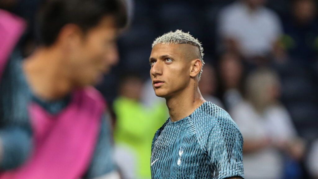 Quatro gigantes brasileiros correm atrás de Richarlison
