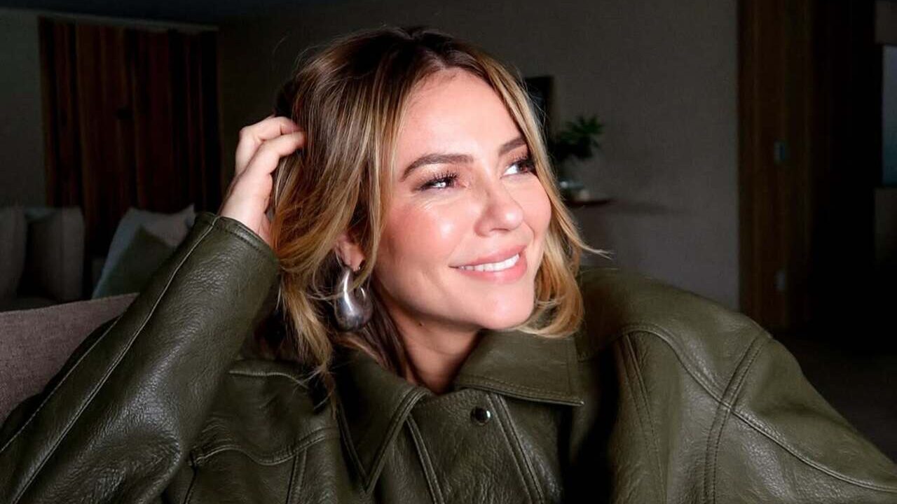 Paolla Oliveira "choca" com jaqueta que vai "dominar" o inverno 2025