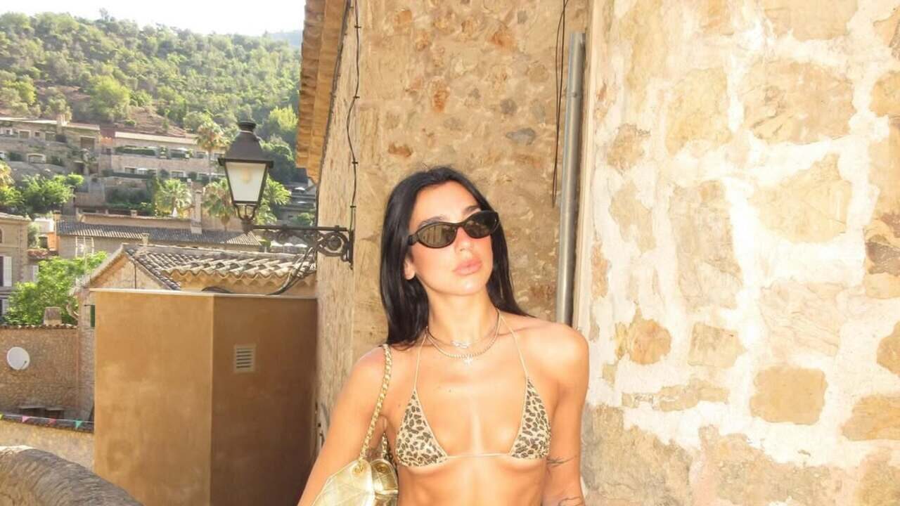 Dua Lipa e a moda praia 2025! Biquínis que são pura tendência no verão europeu!