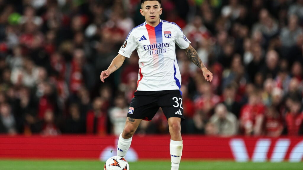 Botafogo fatura alto e leva 100% da venda de Almada