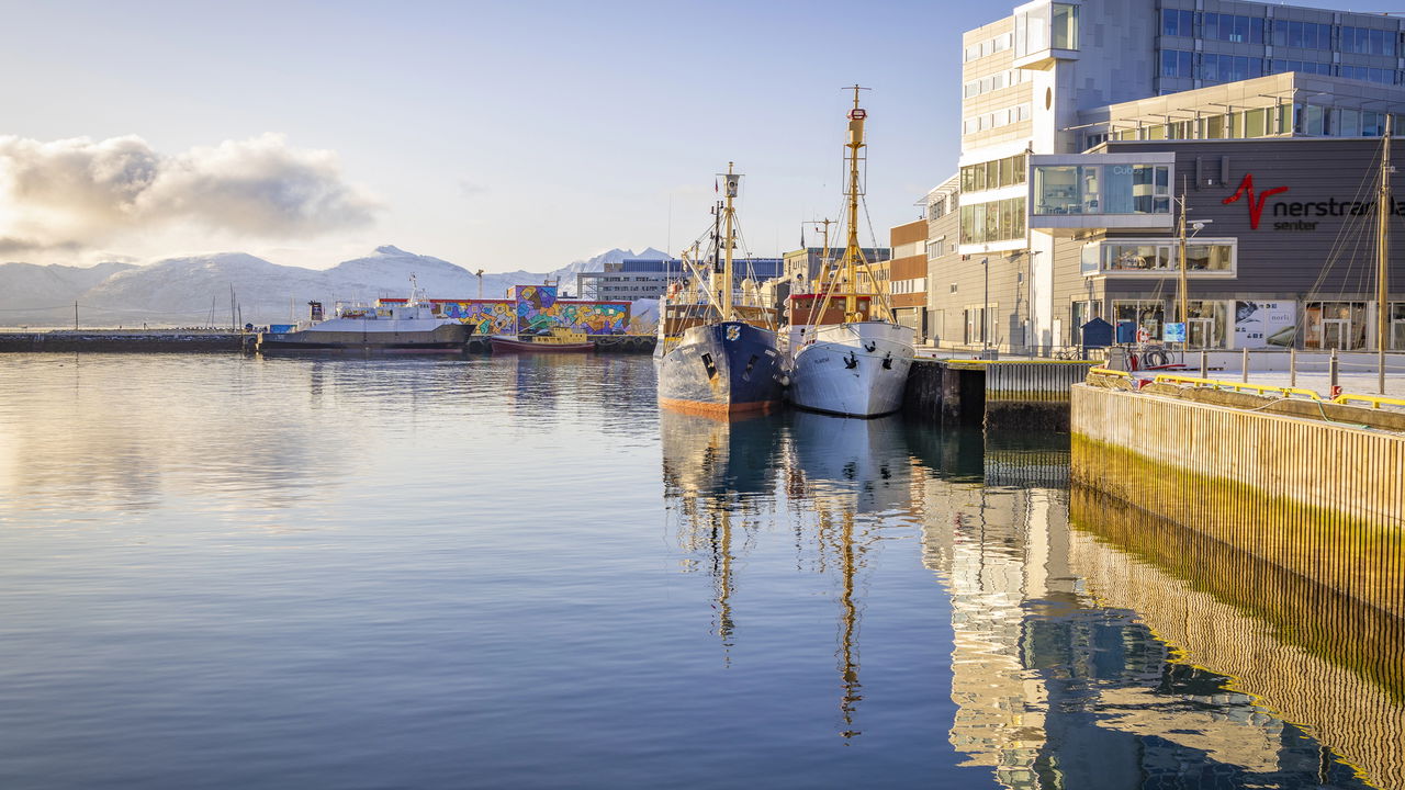 O sol brilha à meia-noite neste lugar incrível