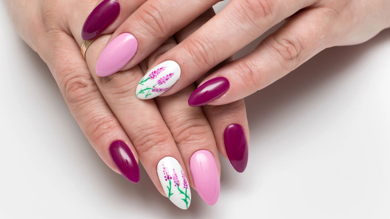 Os tons que estão deixando as unhas amendoadas irresistíveis