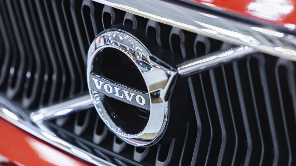 Carros da Volvo vão travar sozinhos se motorista beber
