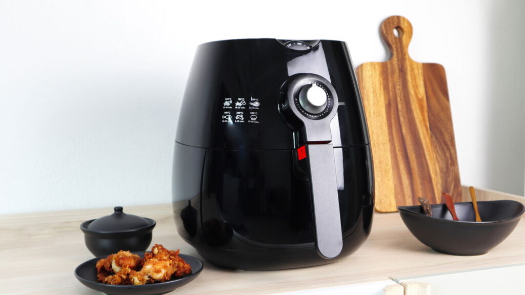 O jeito certo de limpar Air Fryer e evitar mau cheiro