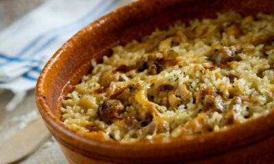 Esse arroz de forno virou a receita favorita da internet