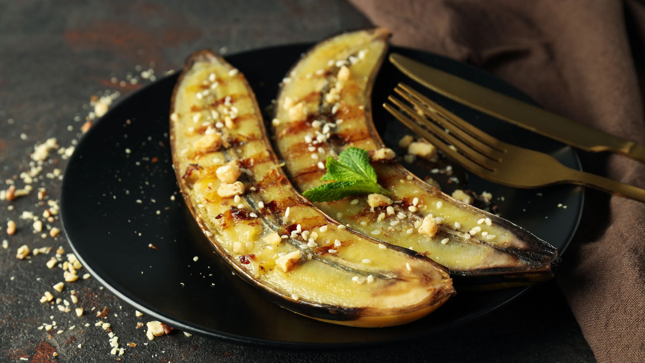 Banana assada vira sobremesa queridinha de quem está de dieta
