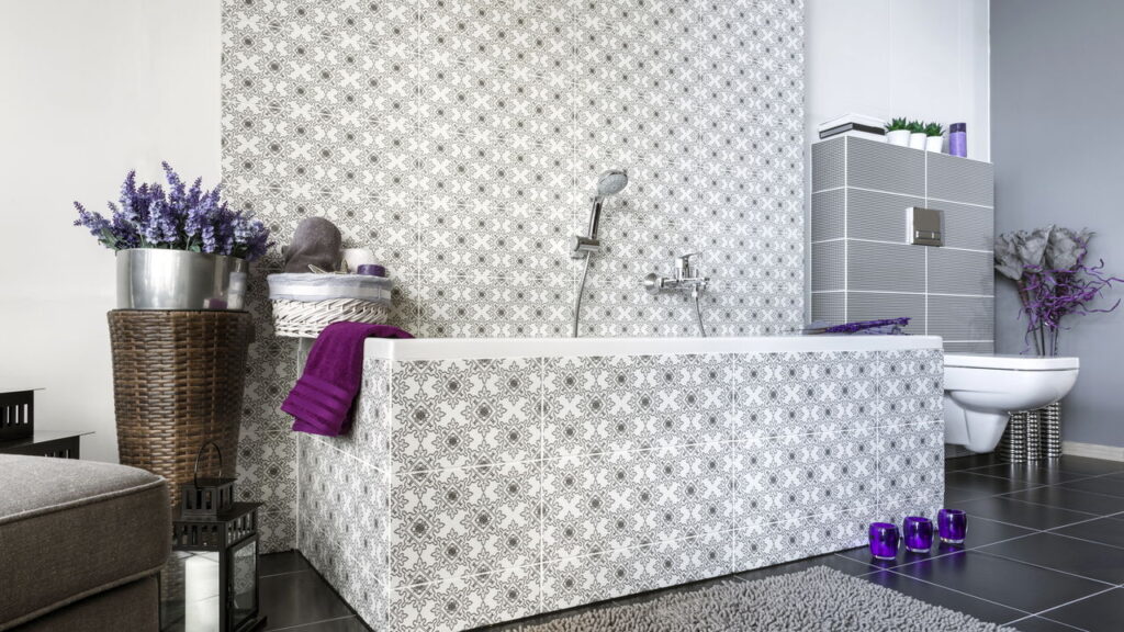 Banheiro decorado muda tudo e valoriza até os menores espaços