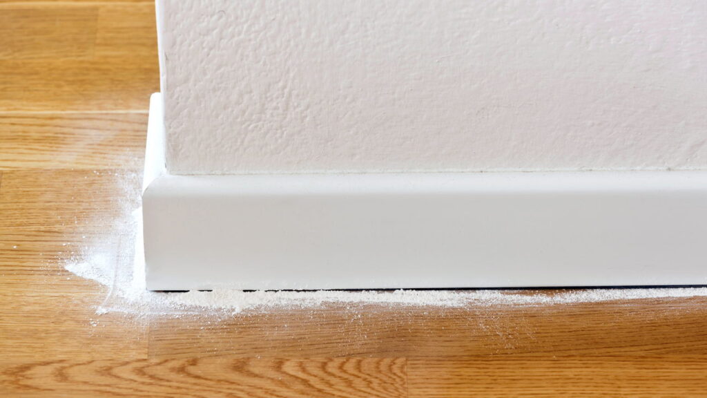 Truque simples para limpar rodapés e deixar tudo brilhando