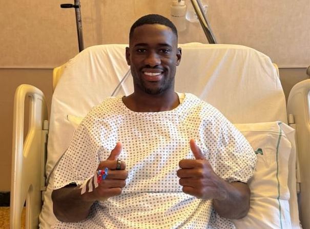 Bastos é submetido a cirurgia no joelho esquerdo