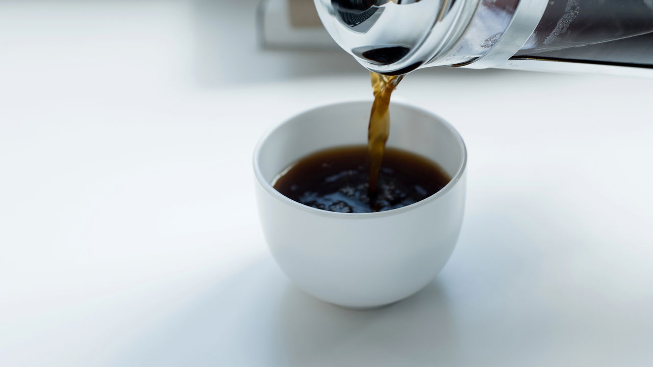 O café preto fica com um sabor 'muito mais suave' quando adicionamos uma pitada deste alimento básico da cozinha