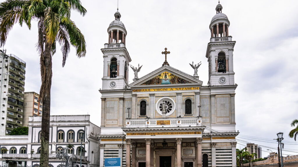 A festa que para uma capital inteira e atrai fiéis de todo o país