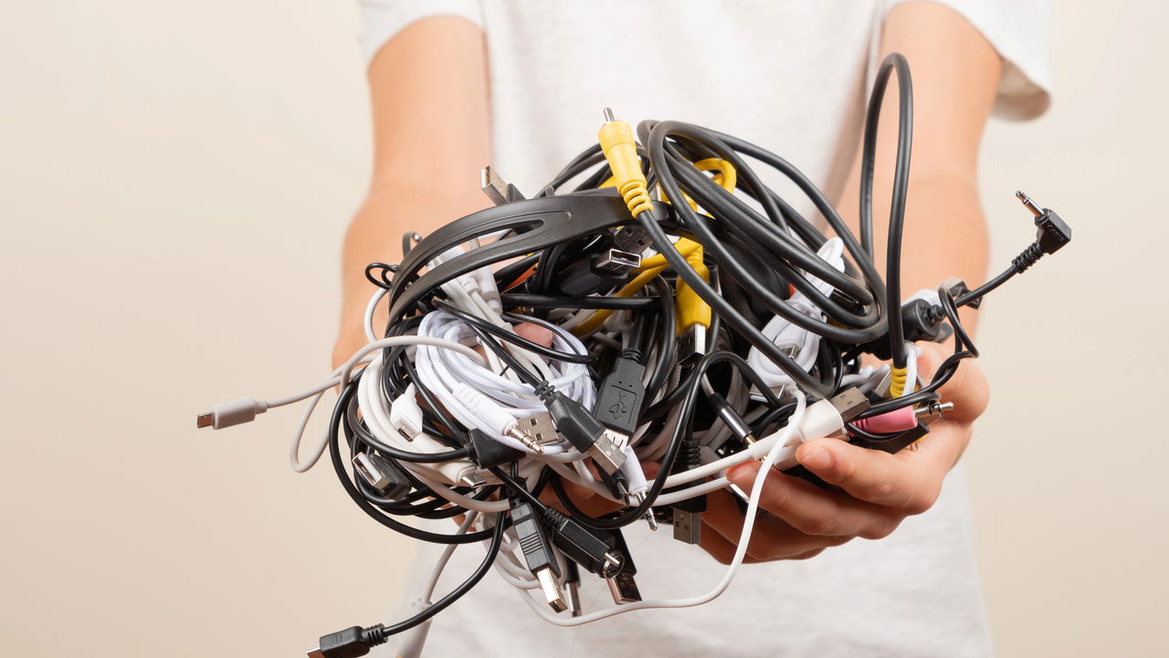 Não jogue fora, nem venda! Quem tem cabos velhos tem um tesouro em casa