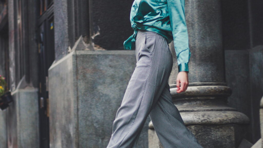 Esse detalhe na calça wide transforma o visual e alonga a silhueta