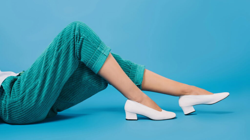 Calça capri com salto vira truque fashion para parecer mais alta