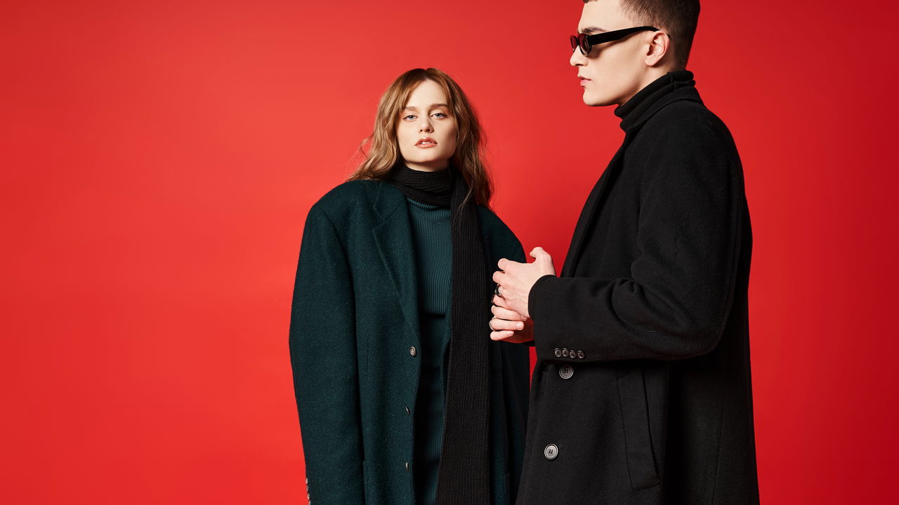 Casacos longos dominam o inverno com um detalhe inesperado