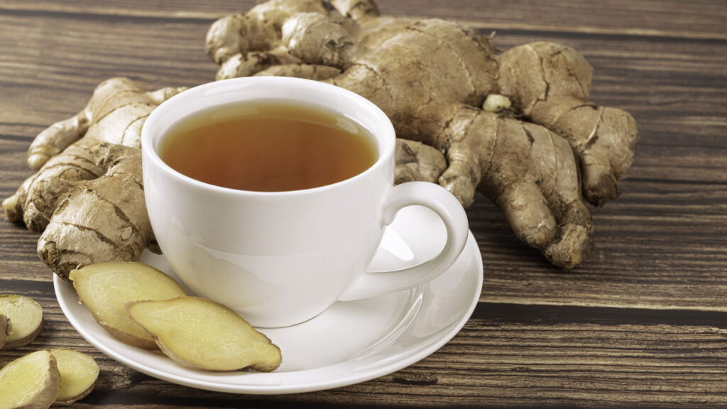 Tomar esse chá em jejum pode causar queimação e refluxo
