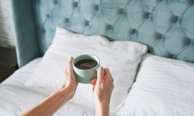 O chá que vem sendo mais eficaz que camomila para dormir