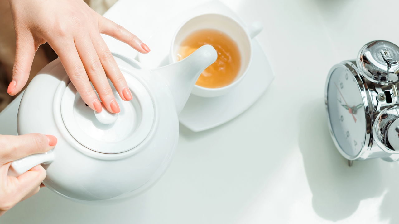 Esse chá tem efeito no intestino preso, mas precisa de um cuidado