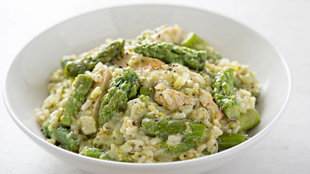 Esta receita de risoto de frango vai surpreender no almoço de domingo