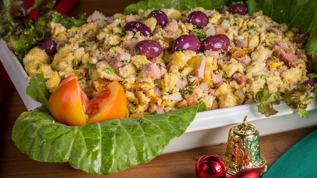 Farofa de pão e bacon! Simples, rápida e o segredo para pratos irresistíveis.