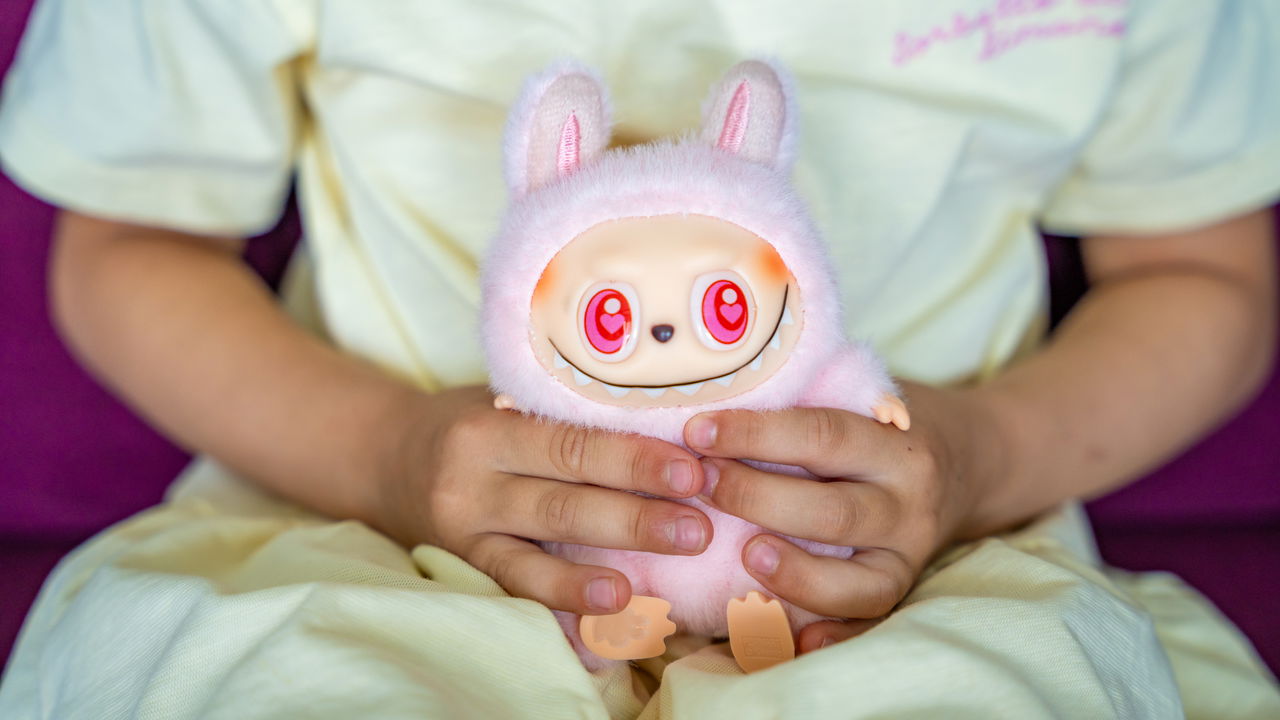 Labubu mania! Por que este brinquedo colecionável virou obsessão entre adultos?
