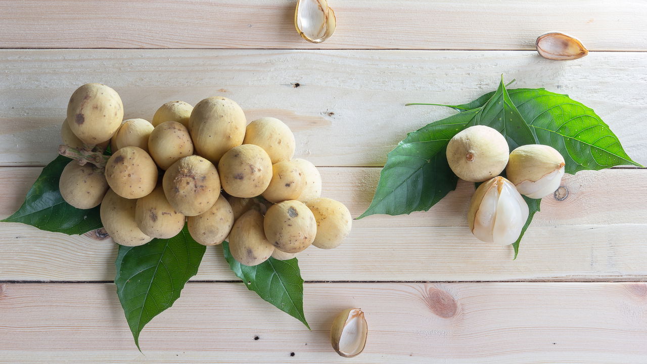 Fruta com sabor de manga com abacaxi é muito fácil de plantar em casa