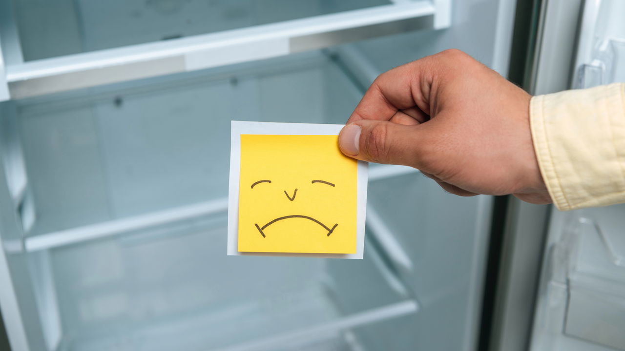 Como limpar geladeira do jeito certo e eliminar mau cheiro